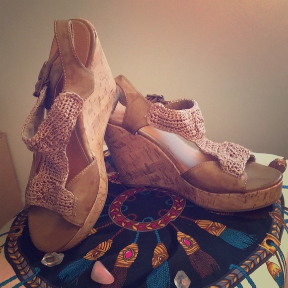 Cork-heel Platform with Woven Detail - Picture 1 of 4